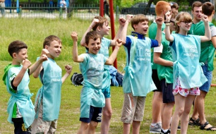 Thumbnail for - Волонтеры «Газпромнефти» провели акцию «Лето-детям!»